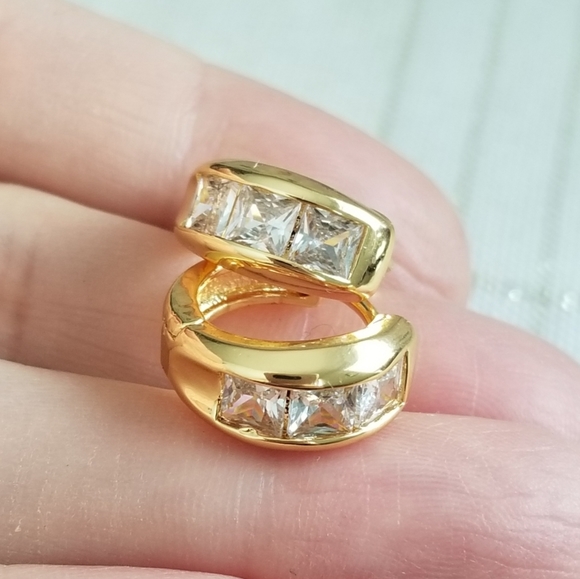 New 18K Gold Plated Diamond Hoop Earrings for Women - Picture 4 of 8